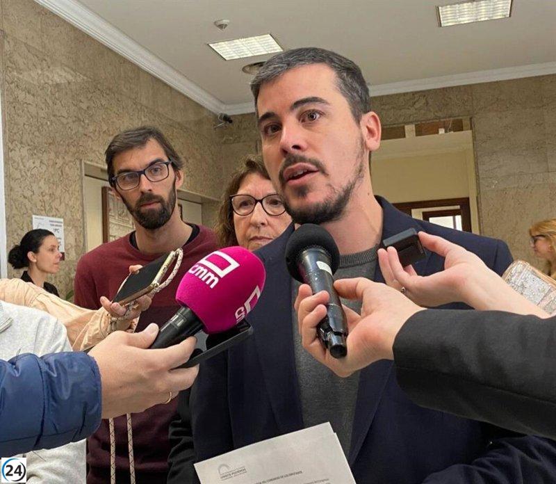 Podemos exige reformas urgentes en la sanidad regional debido al colapso causado por los recortes de la Junta.