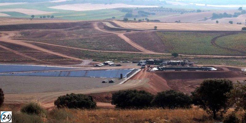 Ecologistas piden el cierre inmediato del macrovertedero de Cuenca tras destaparse una red global de tráfico ilegal de desechos.