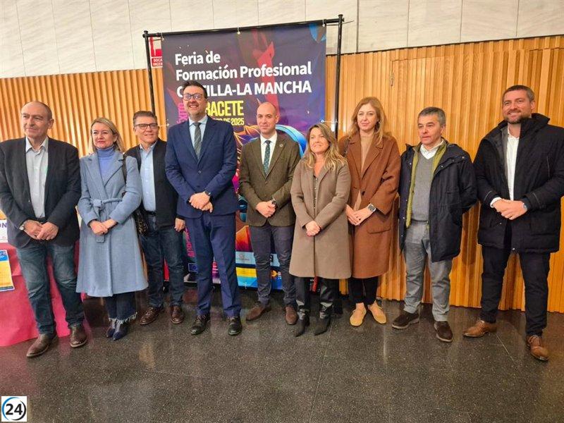 Albacete reúne a 900 estudiantes en su II Feria de Formación Profesional para explorar las oportunidades educativas.
