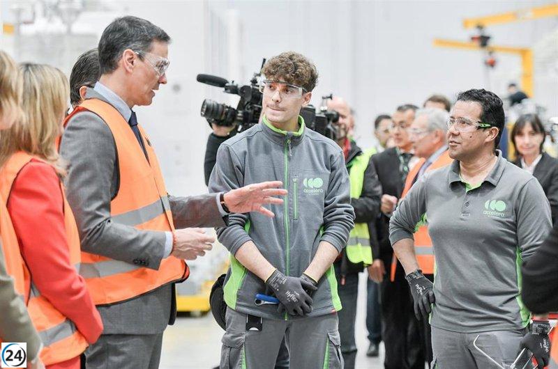 Sánchez destaca la capacitación de empleados en Accelera by Cummins en Guadalajara, donde el 30% son mujeres.