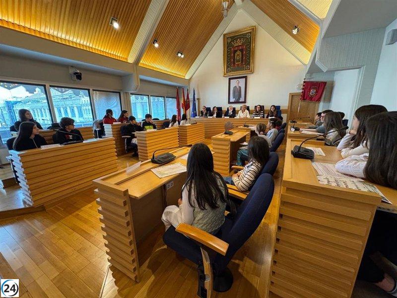 Estudiantes de 9 escuelas de Ciudad Real presentan al alcalde sus ideas para transformar la ciudad desde la visión de la juventud.