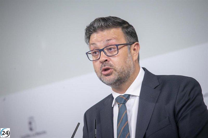 La Junta proporcionará kits de radio a 156 escuelas en las próximas semanas.