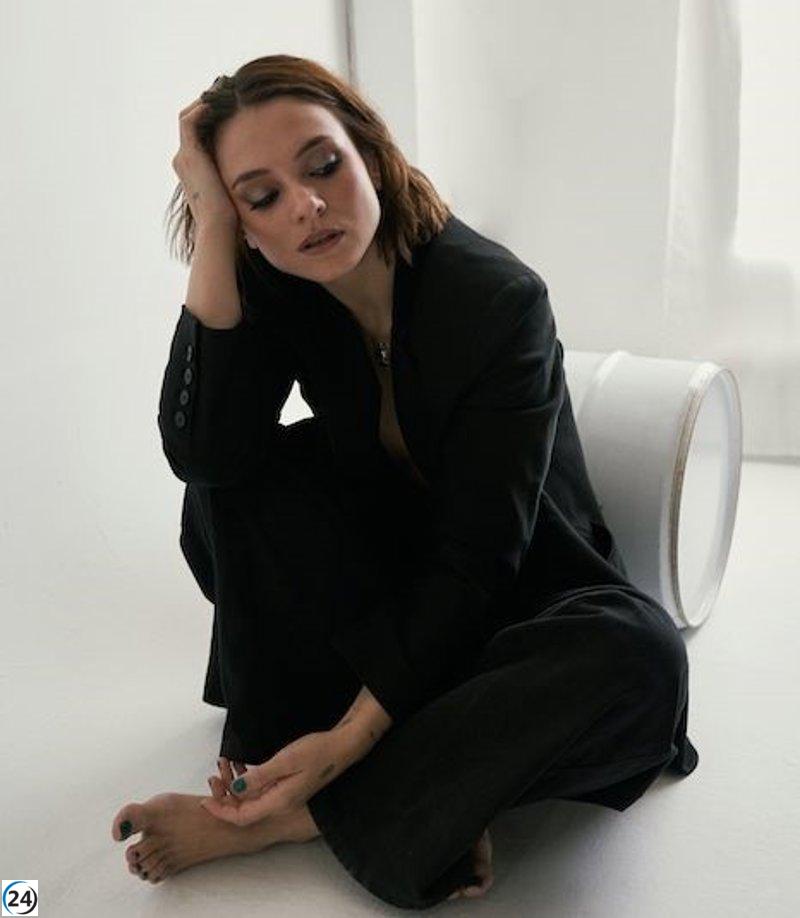 Angie Sánchez retoma su camino en solitario y regresa a la composición tras un debut que marcó una era.