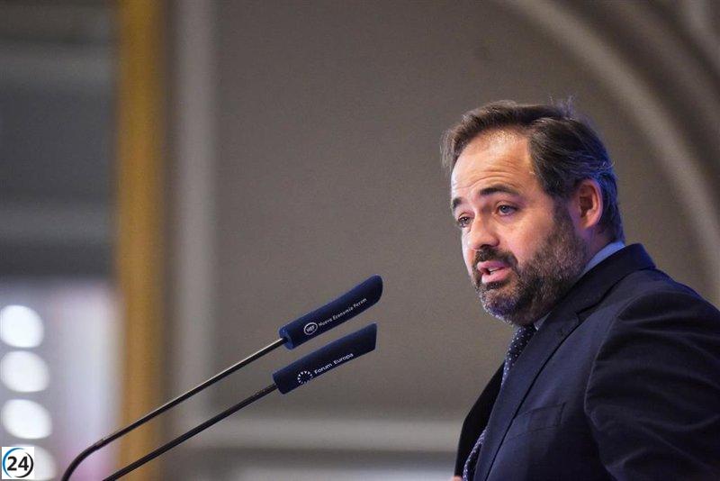 Núñez pide cuentas a Page sobre la adjudicación de un contrato a una firma vinculada al 'caso Ábalos'.