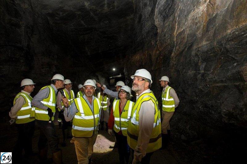 La Junta respalda el proyecto minero de Abenójar tras visitar una mina en Lugo.