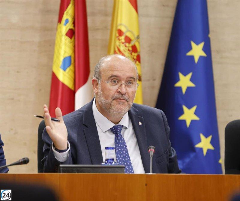 La mano derecha de Page destaca su liderazgo en el PSOE como faro en tiempos oscuros.