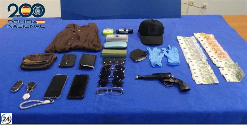 Capturan a un ladrón que asaltó farmacias en Talavera de la Reina con un arma falsa.