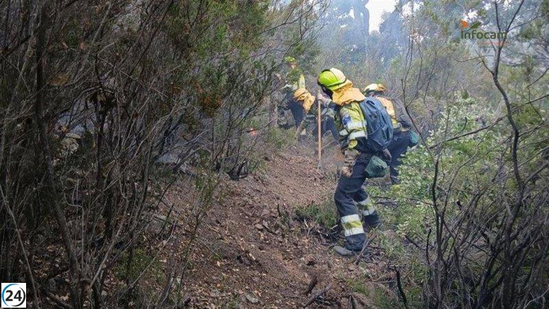 Apagan el incendio forestal en Los Navalucillos.