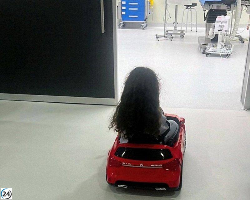 Hospital de Toledo suma vehículos eléctricos para mejorar el transporte de pacientes infantiles al quirófano.