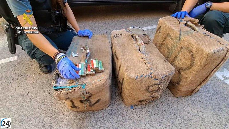Aprehenden en Villarrobledo a un gaditano que trasladaba 310 kilos de hachís en su furgoneta.
