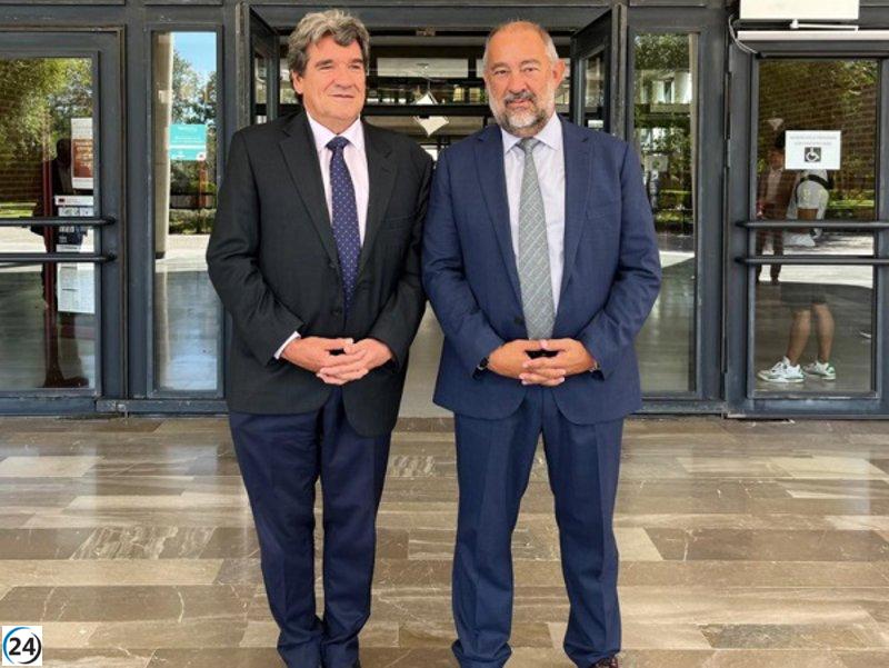 Escrivá sugiere implementar talleres de educación financiera junto a la Universidad de Castilla-La Mancha.