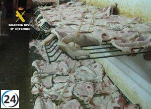 Cerrado un negocio de carnes en Hellín por falta de licencia y violaciones sanitarias.