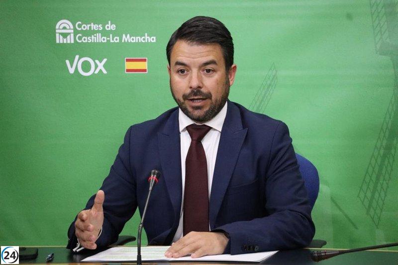 Vox critica al Sescam por revelar información personal de empleados en redes sociales.