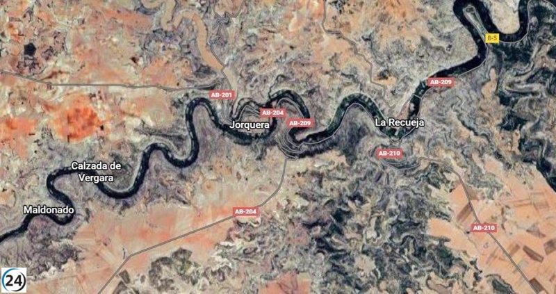 Desprendimiento de rocas interrumpe la AB-204 en Jorquera.