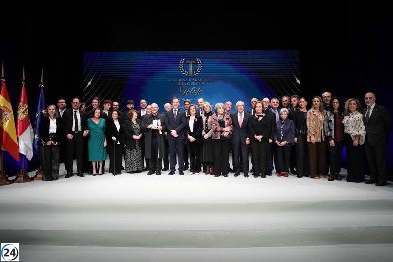 Velázquez destaca el esfuerzo de los toledanos por mantener a Toledo como una ciudad “dinámica, contemporánea y orgullosa de su legado”.