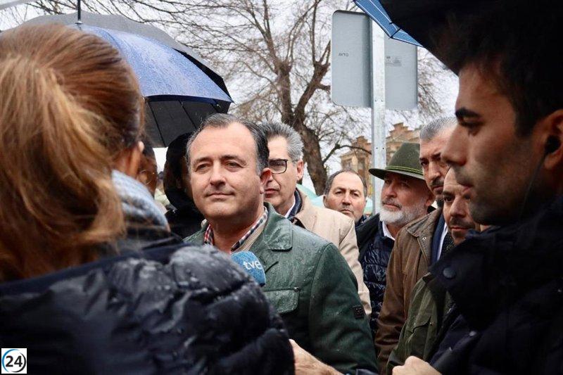 Vox respalda las demandas de los agricultores de C-LM y critica al bipartidismo por traicionar sus intereses.