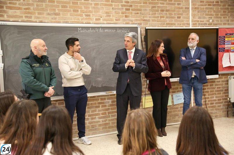 Sabrido promueve la igualdad y la prevención educativa en su visita al CEIP José Inglés de Chiloeches.