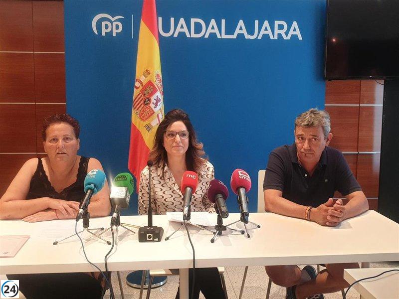 La alcaldesa de Almoguera atribuye moción de censura a su intento de denunciar la gestión municipal.