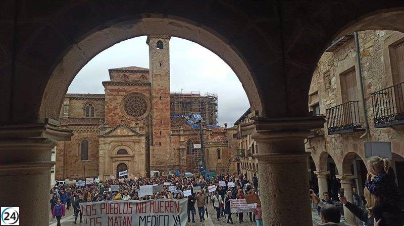 Manifestación multitudinaria en Sigüenza exige mejoras en el sistema sanitario