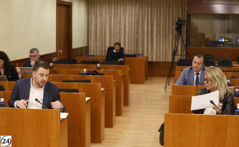 Los presupuestos de C-LM superan su penúltimo trámite en 11 horas, desechando 800 enmiendas del PP.